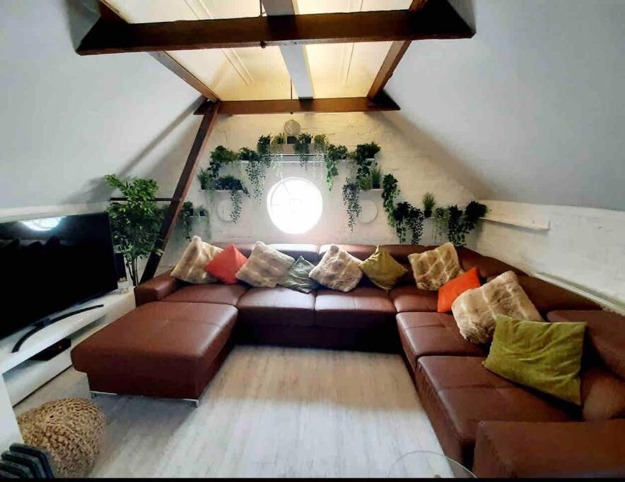 Lovely 1-Bedroom Serviced Apartment In Deal, Kent Exterior photo